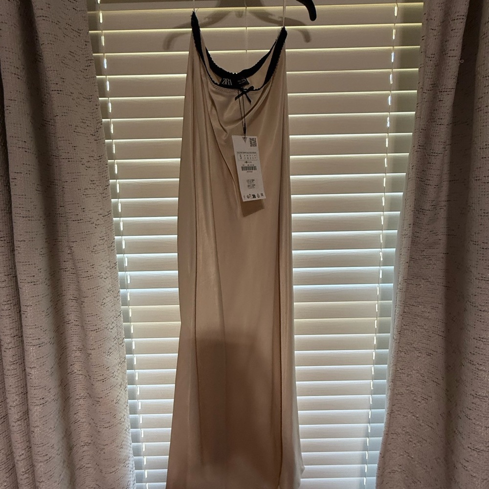 Zara Cream and Black Patterned skirt